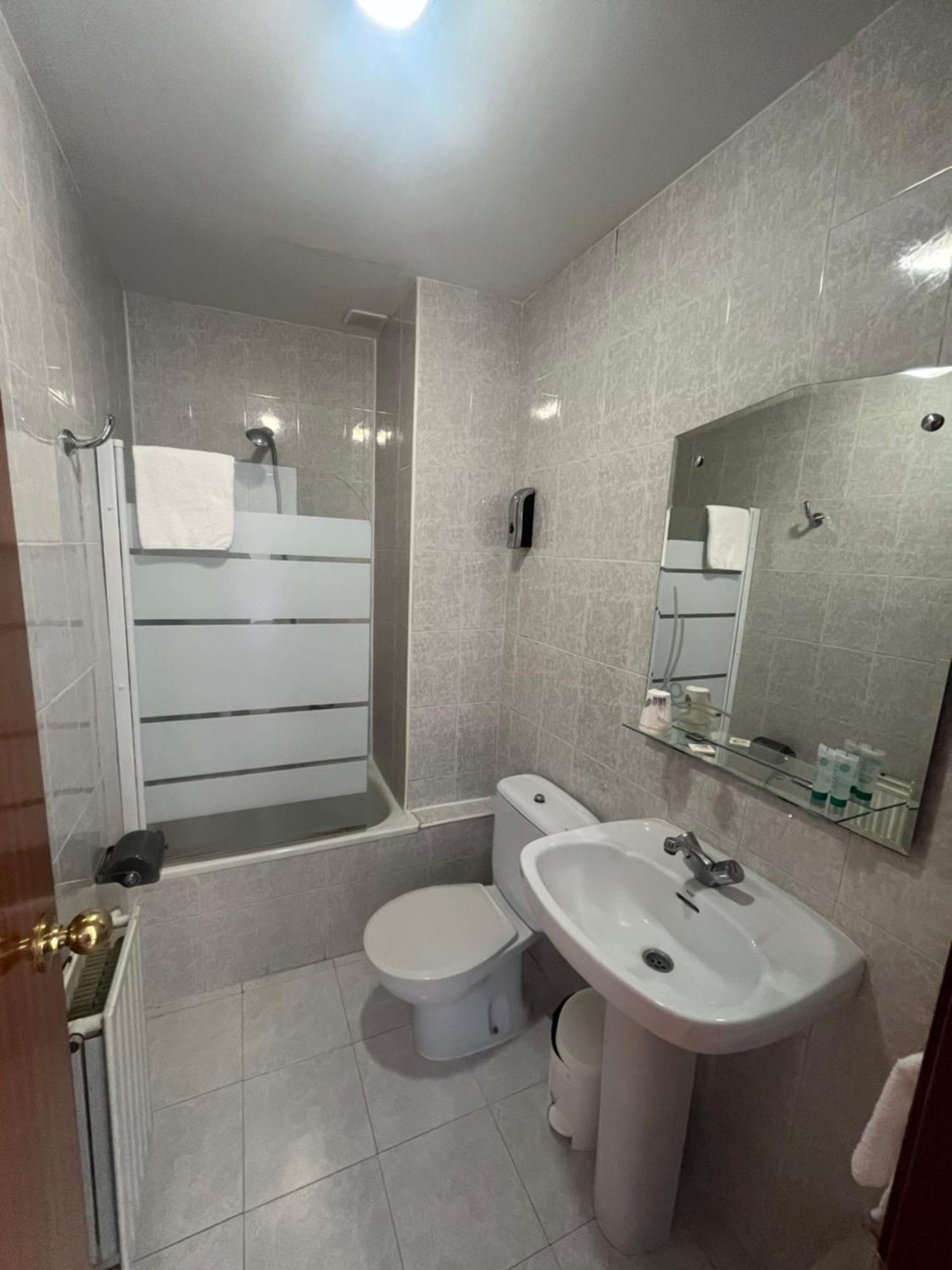 Hostal Legaz Funes Exteriér fotografie