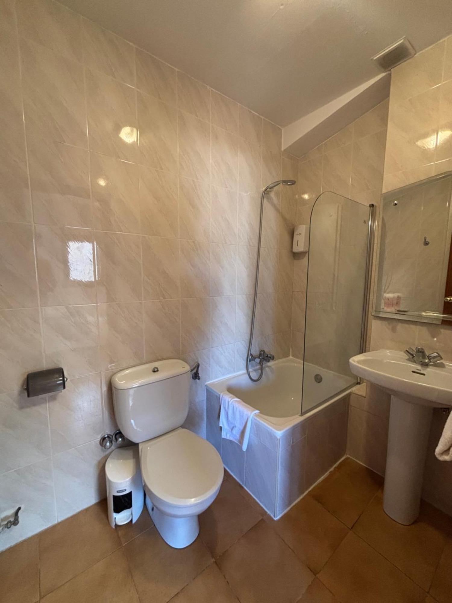 Hostal Legaz Funes Exteriér fotografie