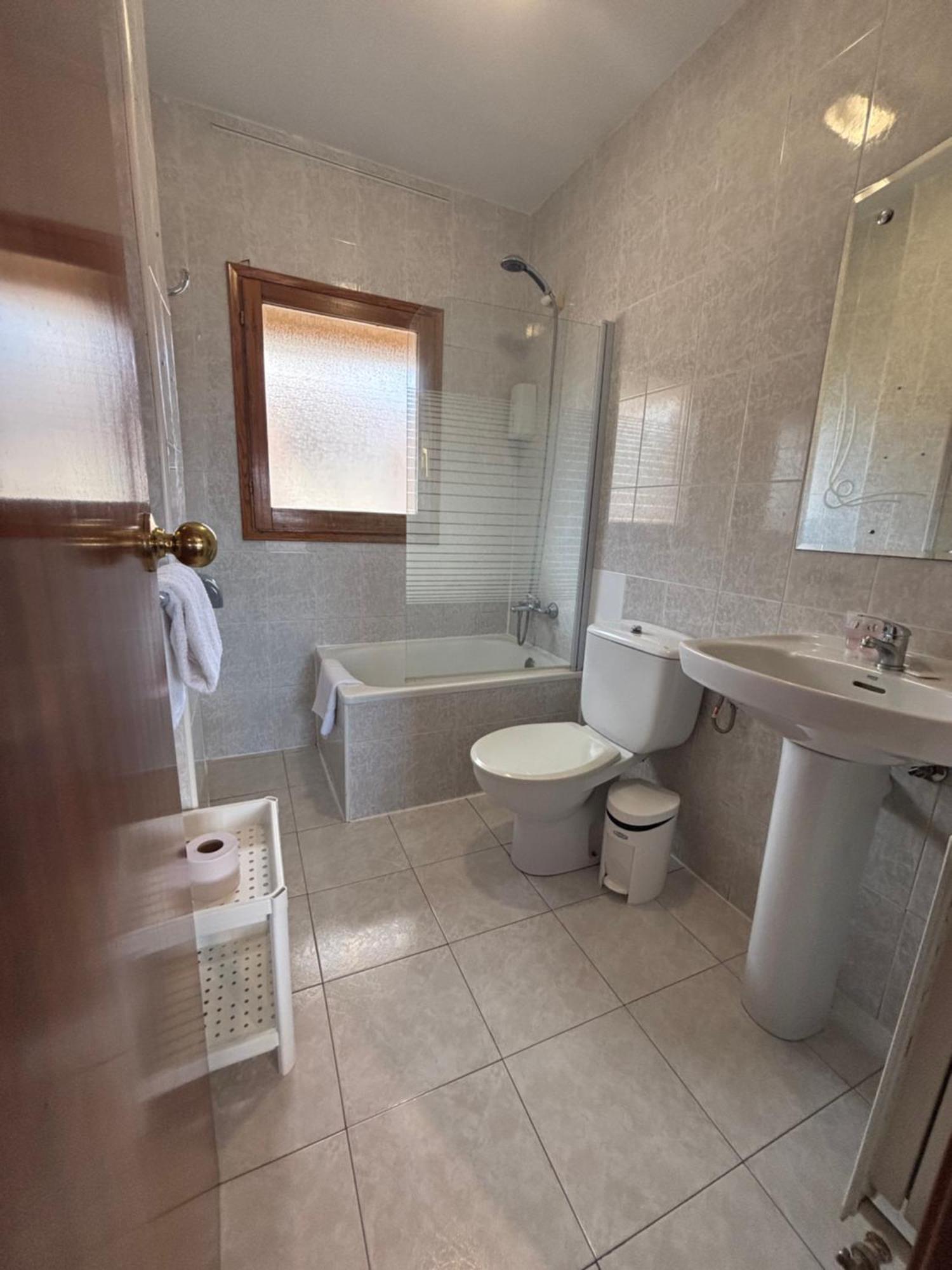 Hostal Legaz Funes Exteriér fotografie