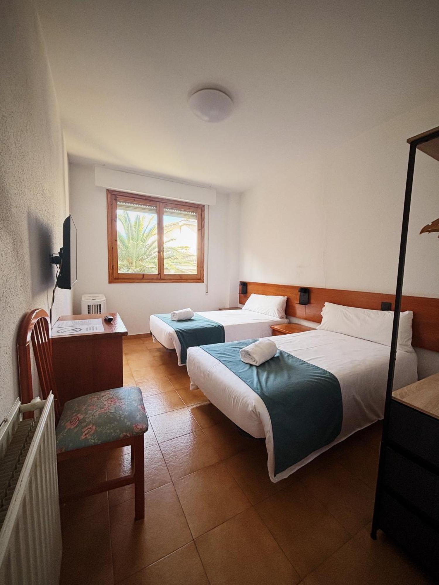 Hostal Legaz Funes Exteriér fotografie