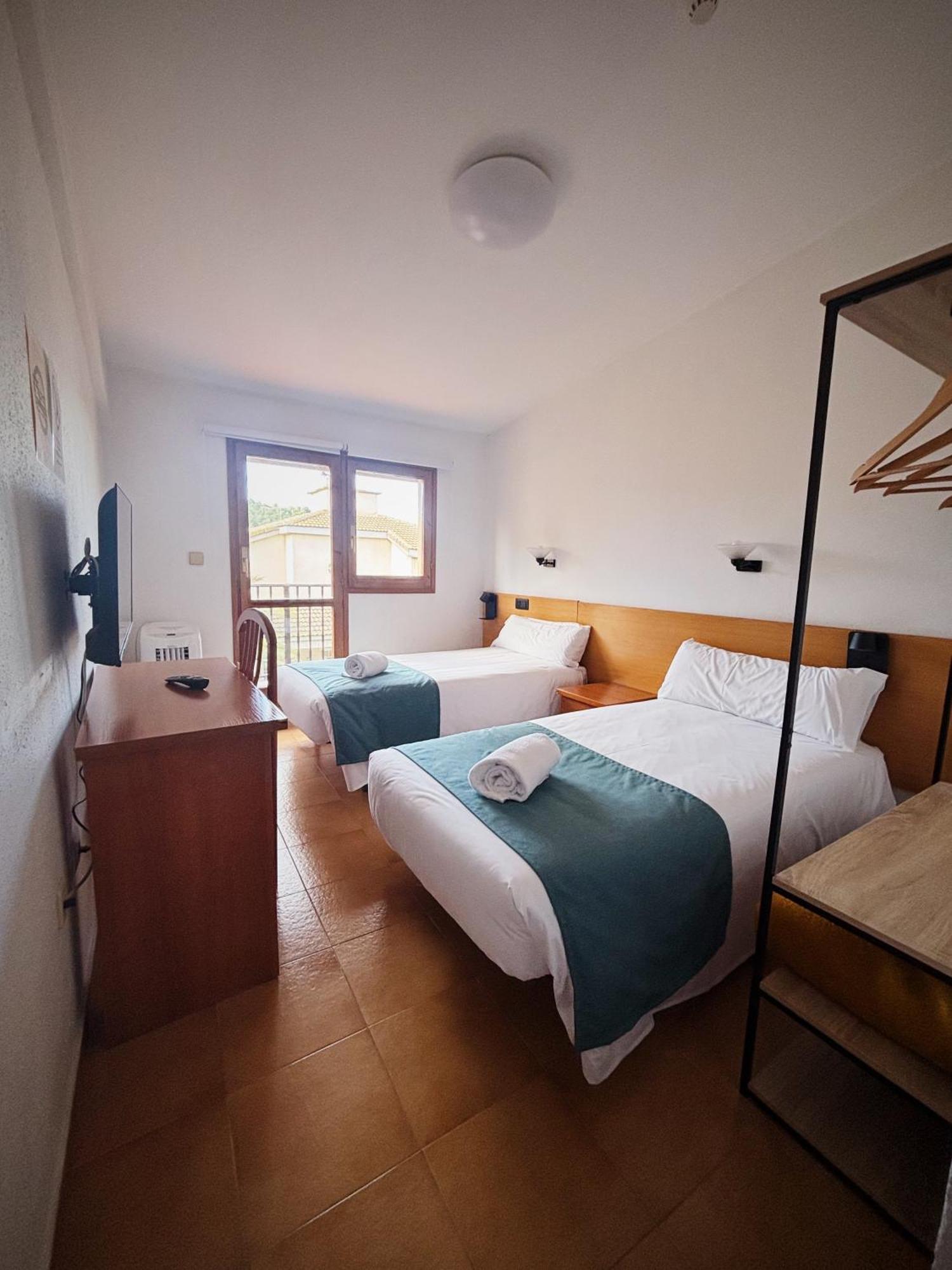 Hostal Legaz Funes Exteriér fotografie