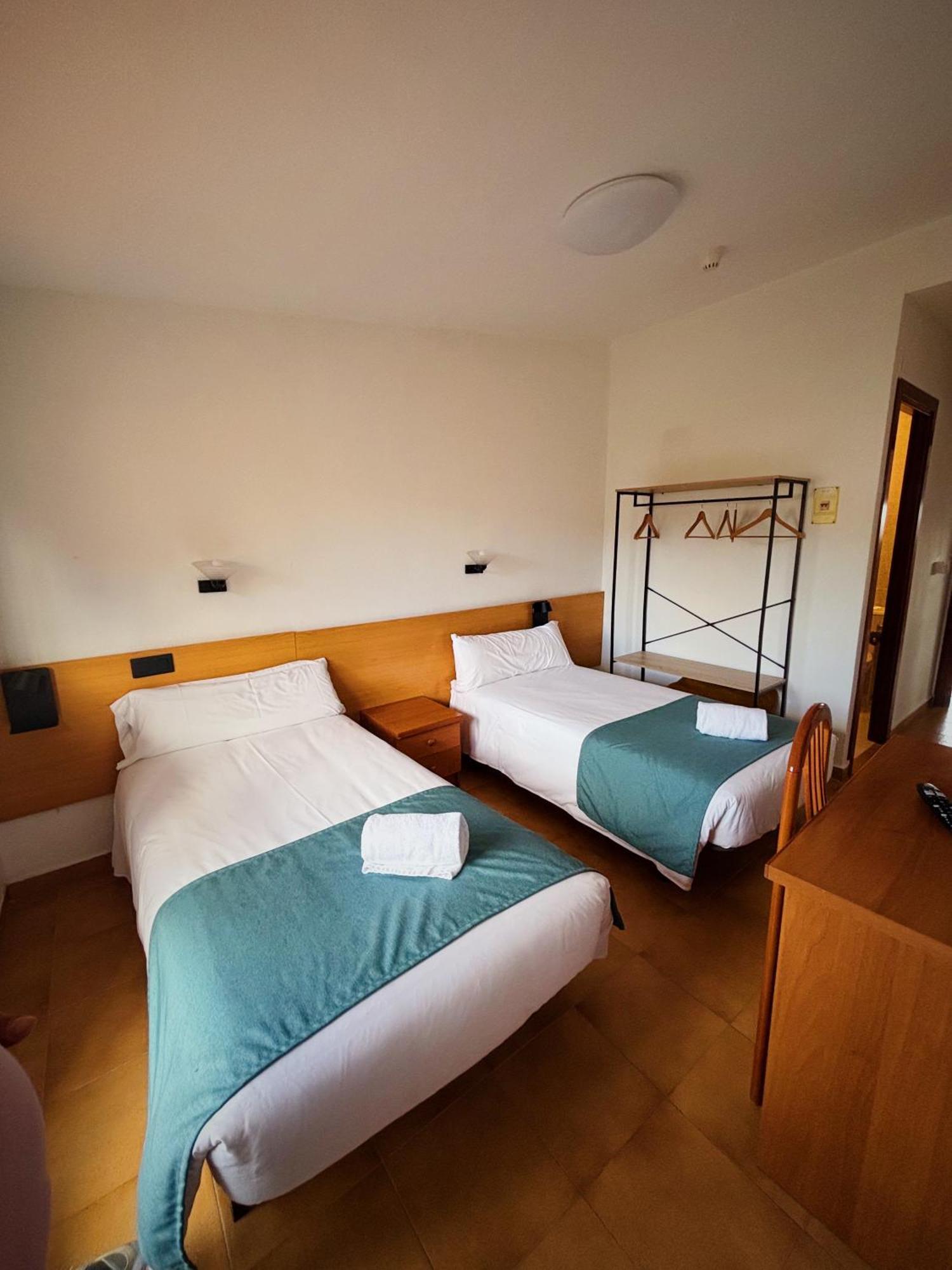 Hostal Legaz Funes Exteriér fotografie